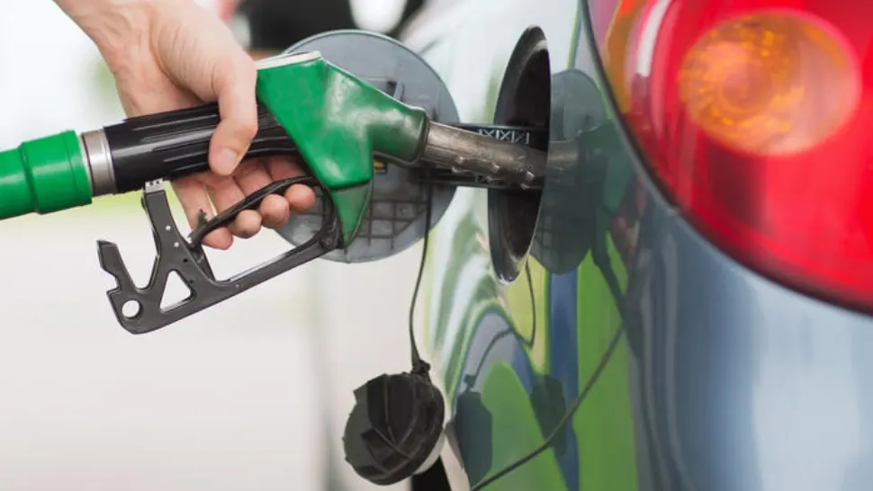 Prețurile carburanților luni, 7 septembrie. Benzina ajunge la 9,73 lei pe litru. Cât costă motorina