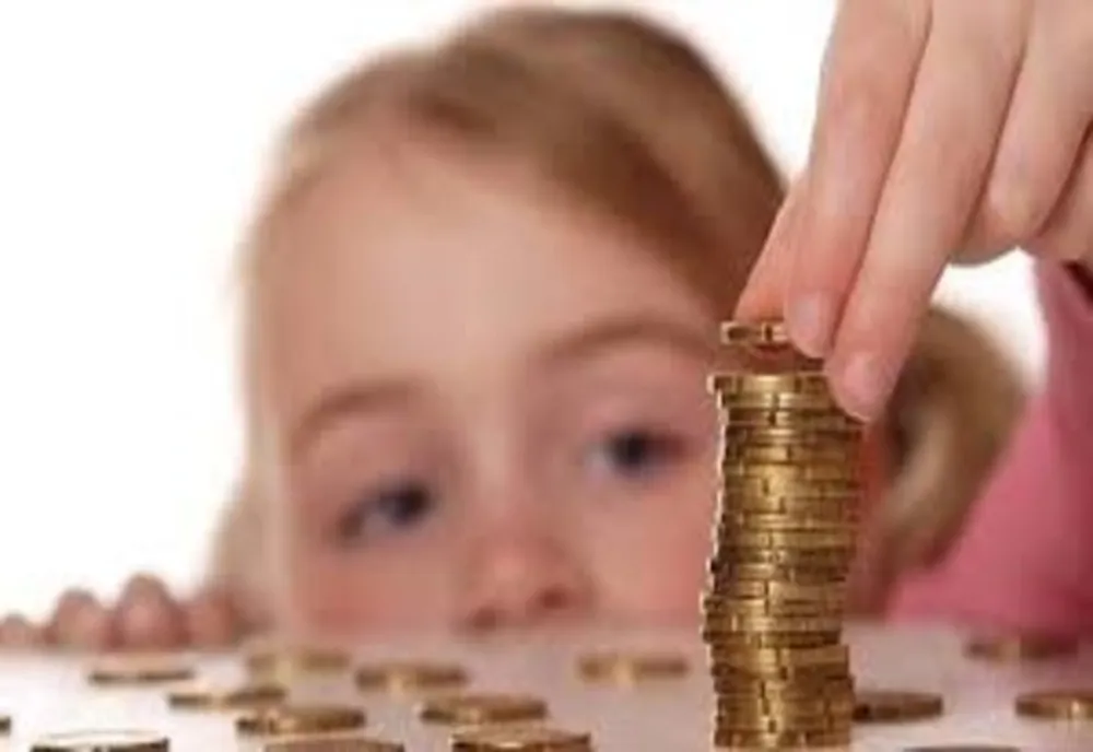 Alocațiile pentru copii ar trebui să crească la 1 iulie. Câți bani vor primi părinții 