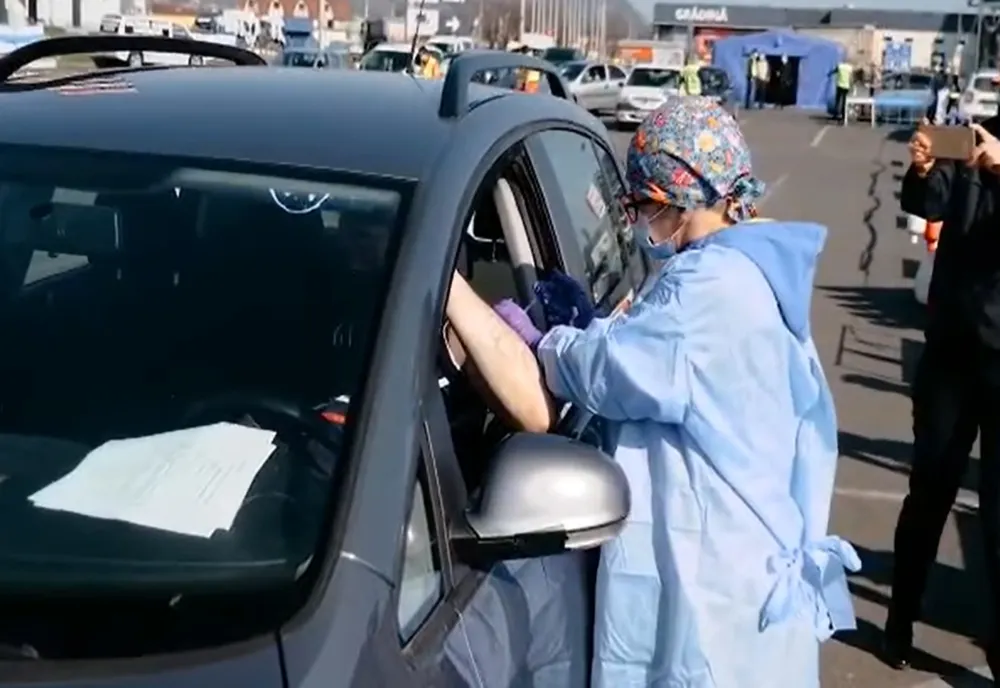 S-a deschis primul centru de vaccinare DRIVE THRU în Sectorul 4