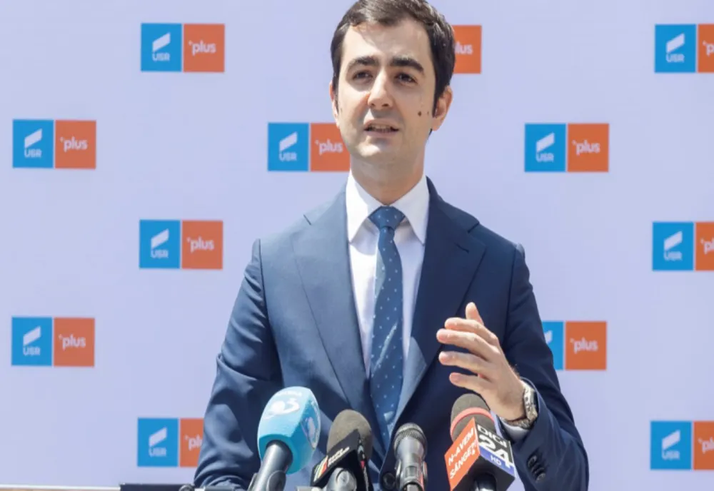 Năsui: Deşi muncesc mult, românii rămân săraci doar ca să acopere cheltuielile cu salariile tot mai mari ale sinecurilor