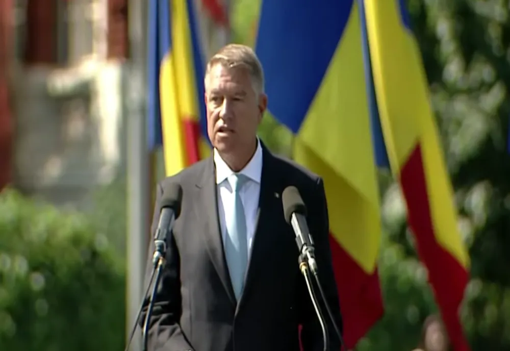 Beneficii pentru persoanele care se vaccinează împotriva coronavirusului. Președintele Iohannis a promulgat legea
