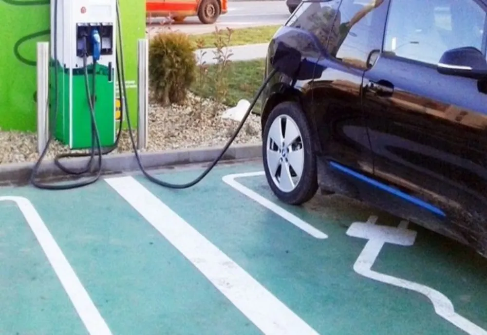 Din cauza producției mașinilor electrice, jumătate de milion de locuri de muncă sunt în pericol