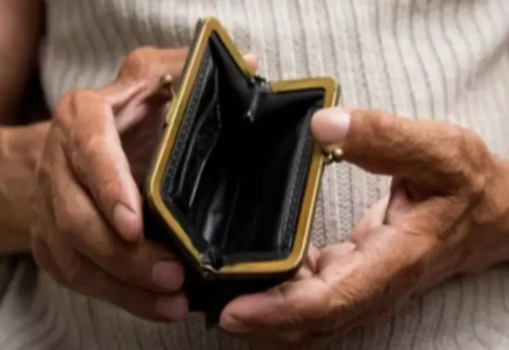 UN FOST MINISTRU DE FINANȚE CRITICĂ DUR MĂSURILE LUI BOLOJAN: CREEAZĂ O CRIZĂ SOCIALĂ PROFUNDĂ, ÎN CARE UNII SUNT ÎMPOTRIVA CELORLALȚI ȘI TOȚI ÎMPOTRIVA STATULUI 