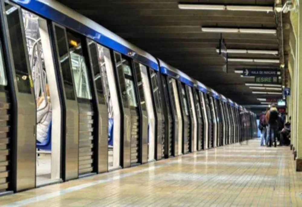 Tragedie la metrou: o persoană a murit după ce a fost prinsă sub o garnitură în stația Piața Unirii 2