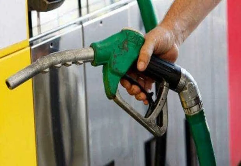 Carburanții s-au scumpit din nou, motorina este la un pas de 11 lei/litru