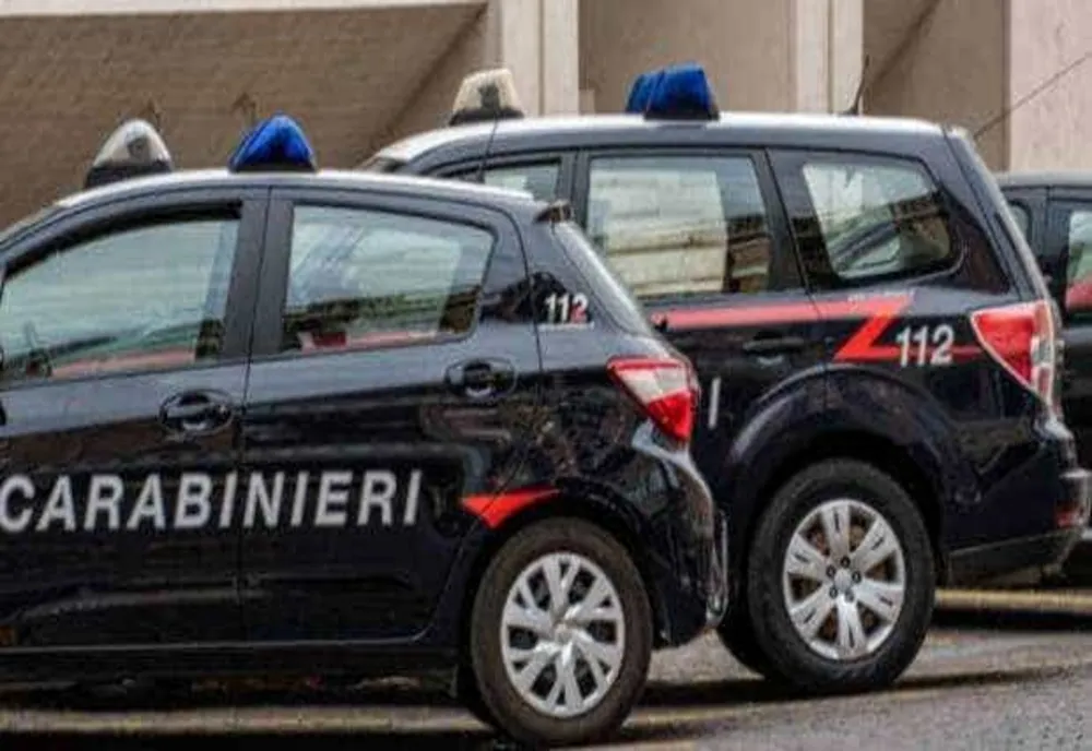 Român de 50 de ani găsit mort în parcarea unui supermarket din Italia
