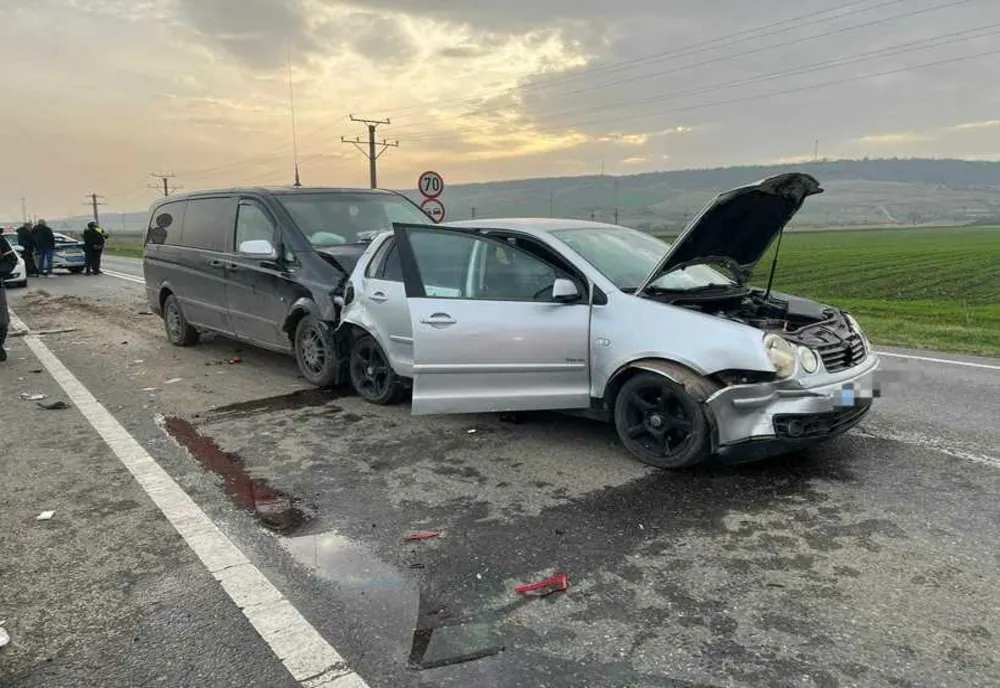 Șofer despăgubit după ce a lovit o stâncă pe Valea Oltului