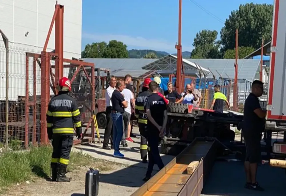 Un bărbat a murit într-un accident de muncă produs pe platforma fabricii Kastamonu din Reghin