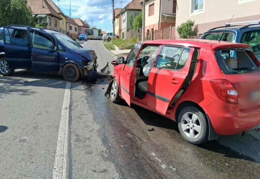 Patru persoane, inclusiv un copil, rănite într-un accident la Liteni, în județul Cluj