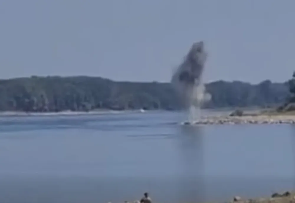 Armata reia operațiunea de detonare pe Dunăre, pentru a dirija apa spre Centrala Cernavodă