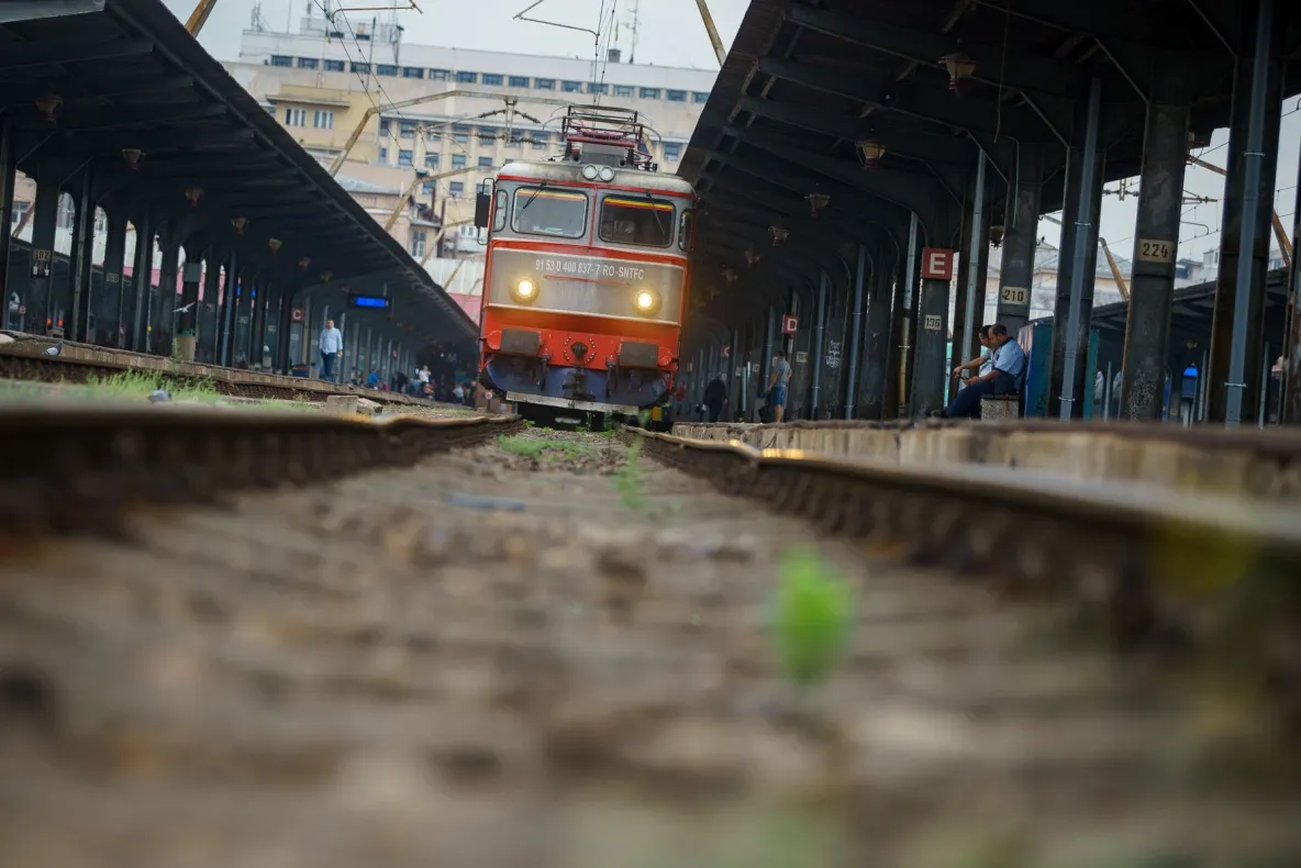 Circulație feroviară afectată în București Nord. Trenuri cu zeci de minute întârziere