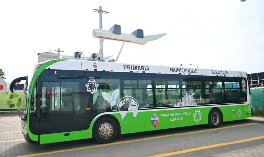 Transportul public în Alba Iulia, suspedat două luni din cauză că municipalitatea a acumulat datorii către operatorul de profil, a fost reluat astăzi