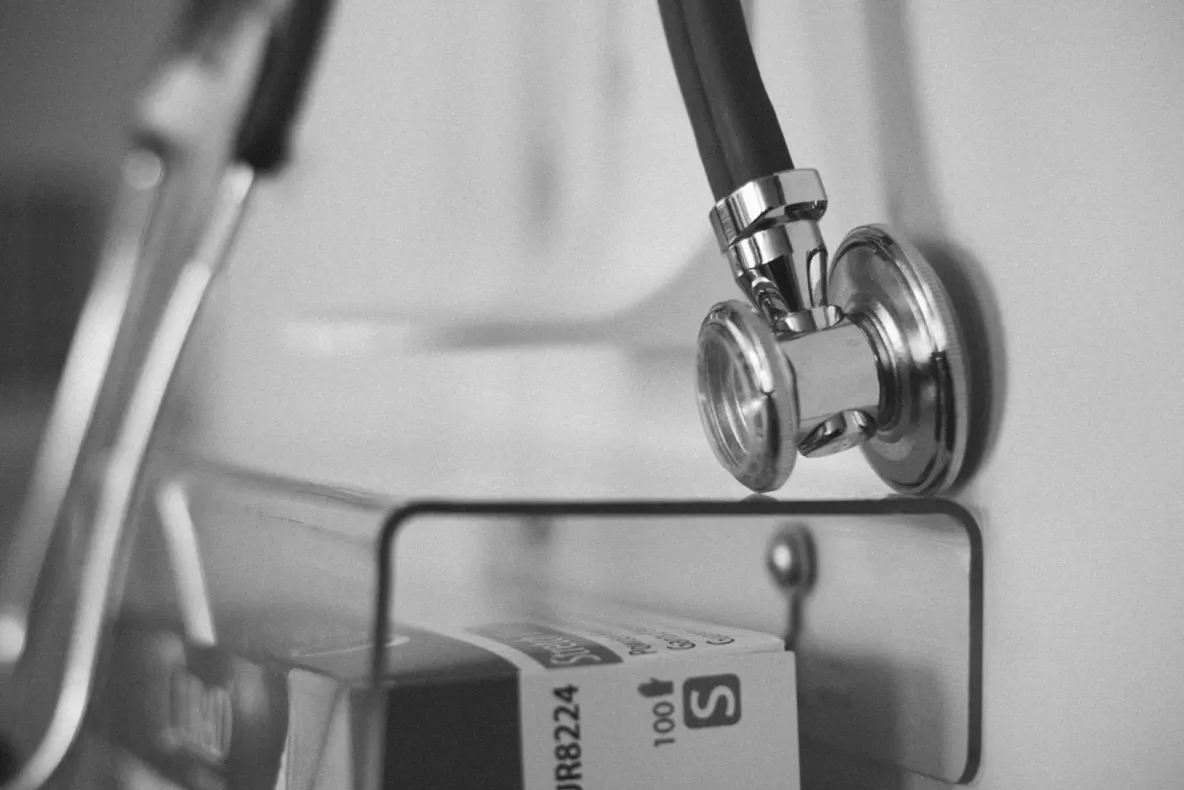 Criză fără precedent la Institutul de Neurologie: Medicii împrumută materiale pentru a salva vieți