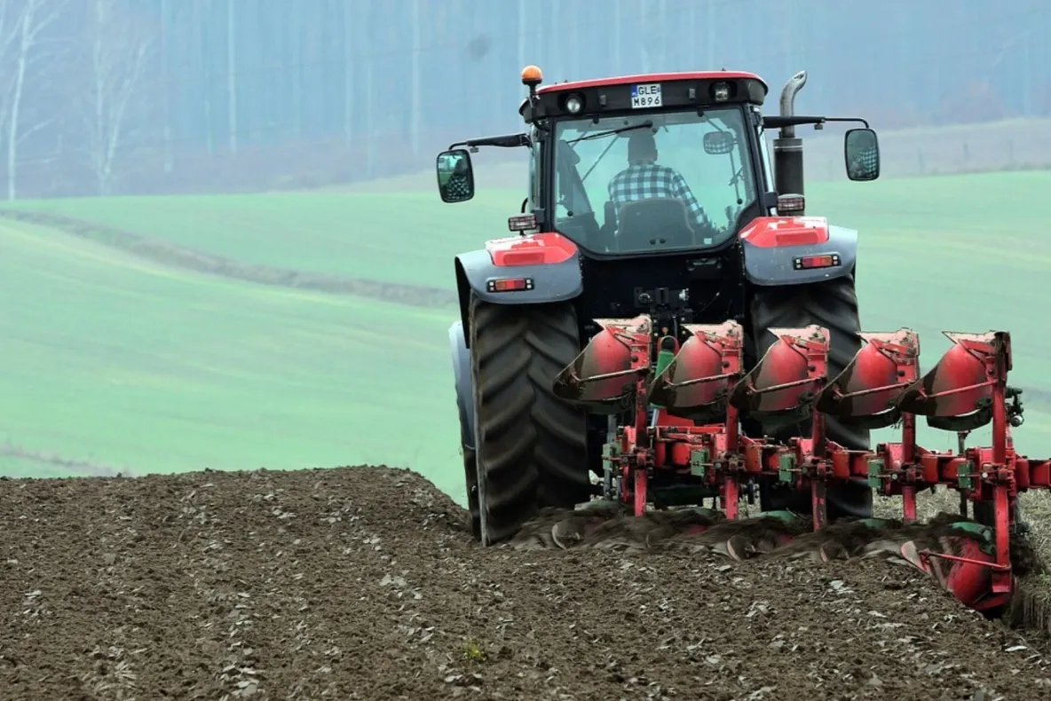 Tractor furat din Italia, descoperit de polițiști în Vaslui