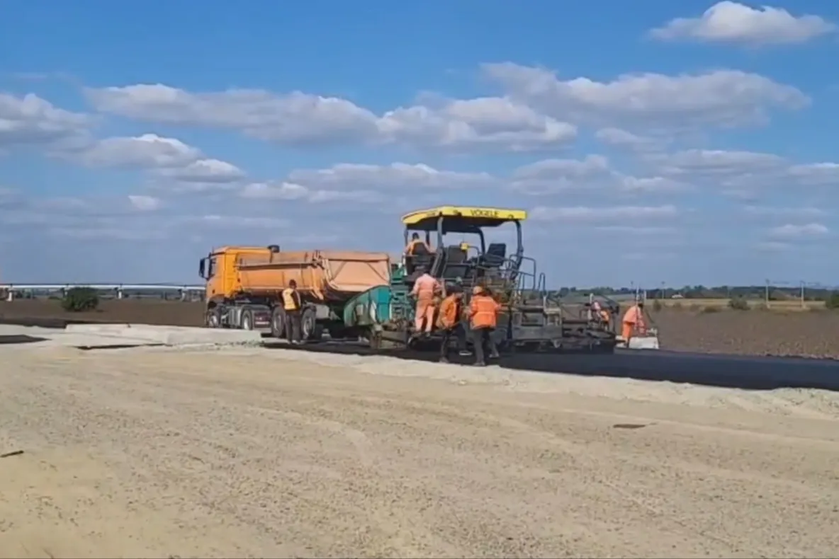 Proiectile explozive descoperite pe traseul Autostrăzii A8 în județul Iași