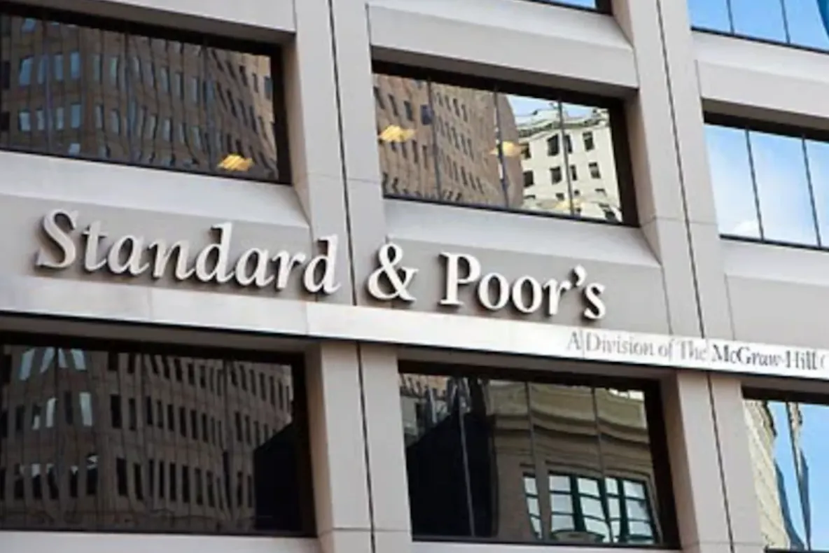 S&P confirmă ratingul României, dar menține perspectiva negativă
