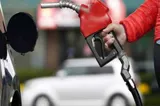 Ilie Bolojan anunță ieftinirea carburanților: Petromidia revine la capacitate maximă