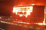 Un autotren care transporta bomboane a luat foc pe DN5, în zona localităţii Daia 