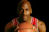 Tricoul lui Michael Jordan din finala NBA 1998, vândut pentru 14 milioane de dolari