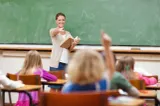 Ministrul Educației propune 1.000 de posturi de paznici și pedepse mai aspre pentru violența în școli