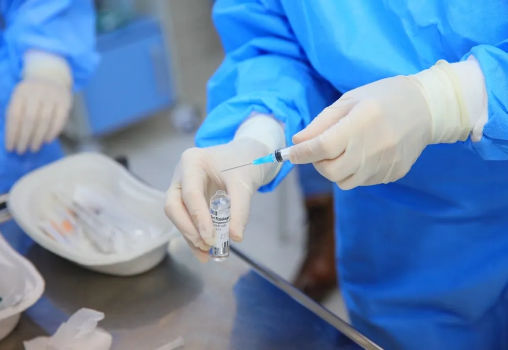 Aproximativ 1500 de elevi constănțeni se vaccinează împotriva SARS-CoV-2