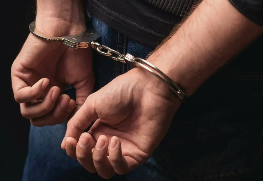 Bărbat din Bucureşti arestat preventiv după ce şi-ar fi agresat sexual şi violat fiica minoră