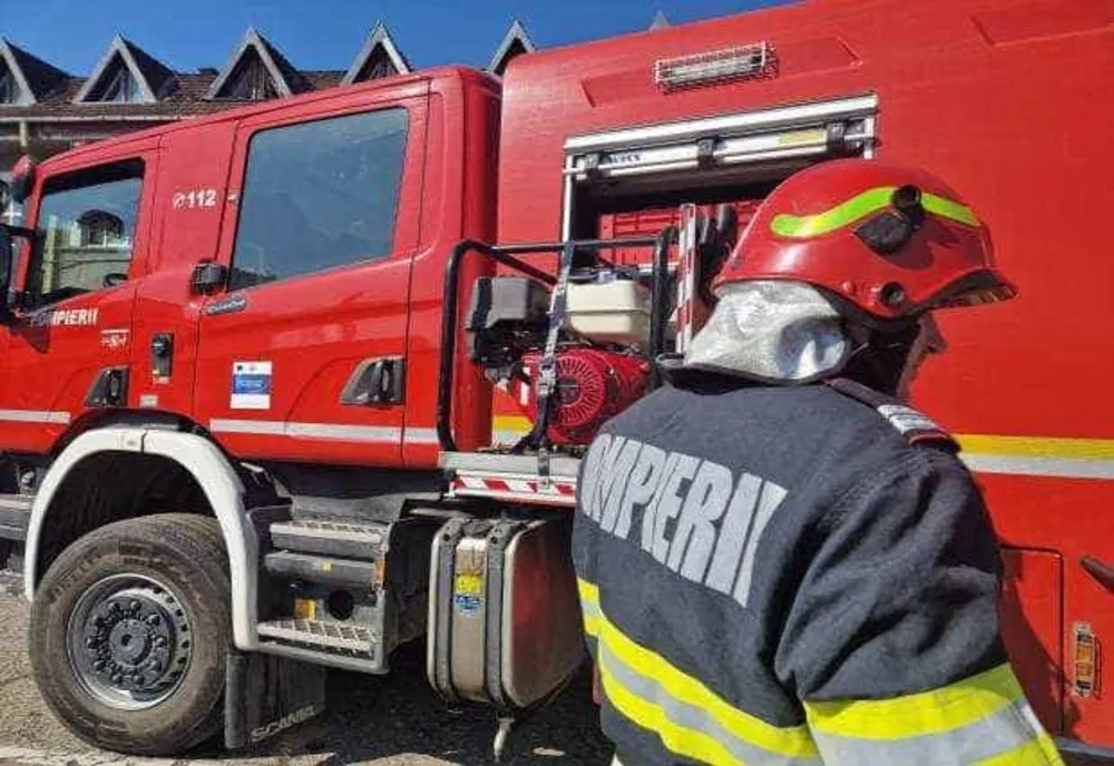 Incendiu la un cămin de bătrâni din Târgu Secuiesc. 34 de persoane au fost evacuate
