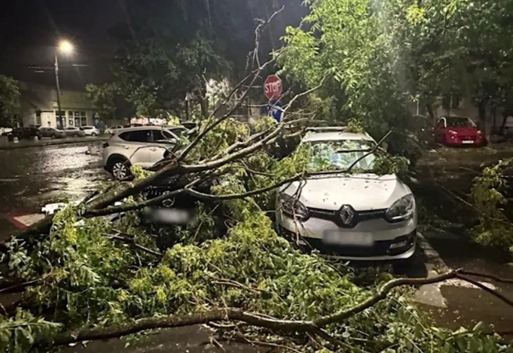 VREMEA EXTREMĂ A PROVOCAT PAGUBE URIAȘE ÎN MAI MULTE ZONE ALE ȚĂRII