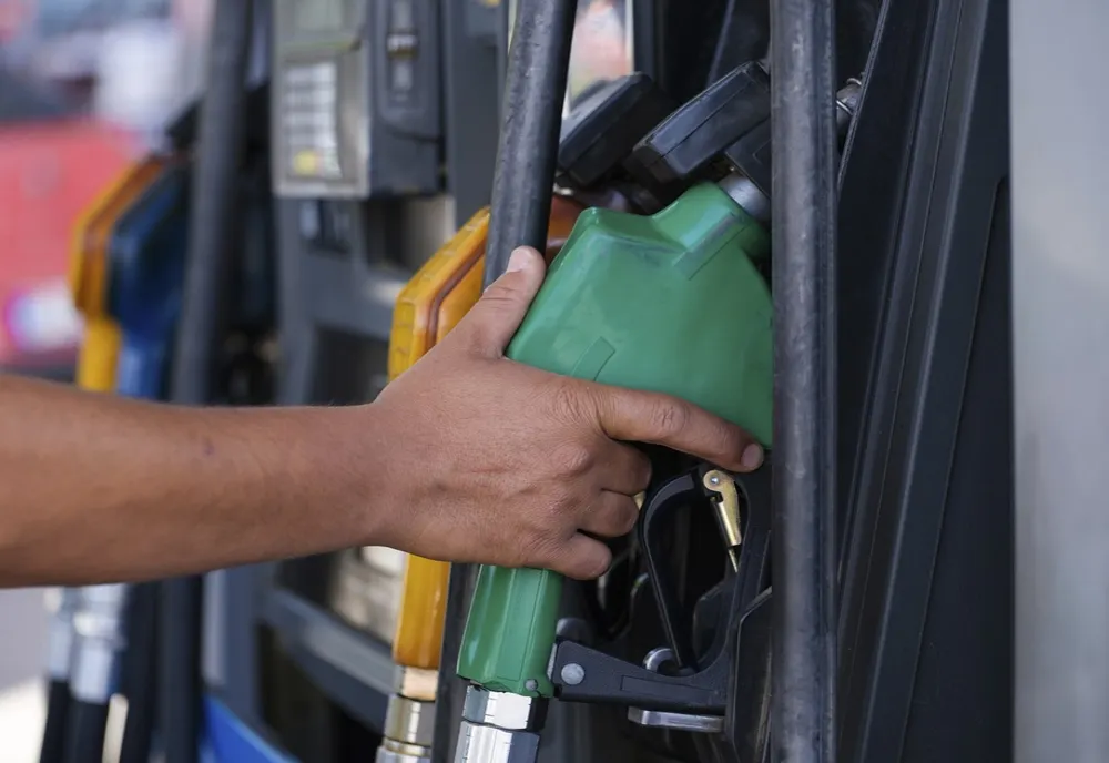 Cât costă benzina și motorina, sâmbătă, 14 martie. E a opta scumpire de la începutul lunii